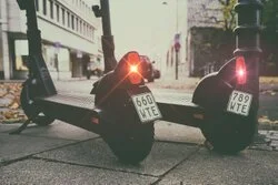 Rechtzeitig an die Versicherung für den E-Roller denken